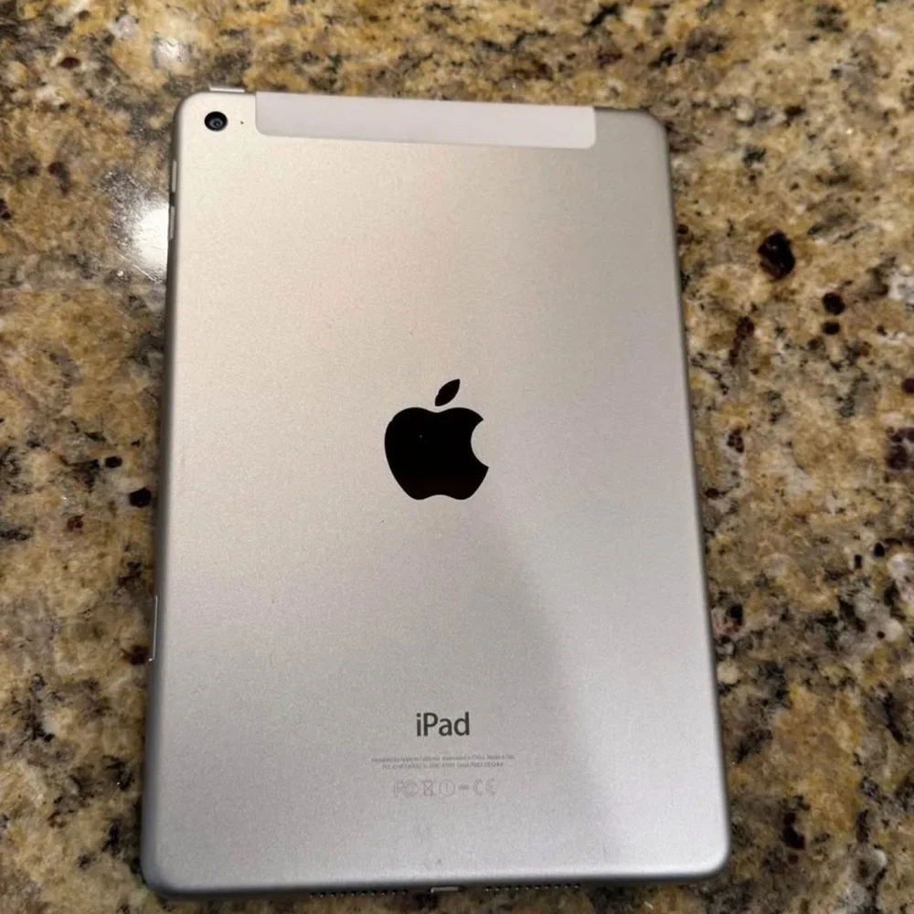 Apple iPad Mini 4, 64GB (Wi-Fi) 7.9-Inch iOS Tablet - Silver - Picture 5 of 8